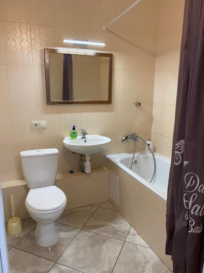 Cozy Apartment On Gmyri 12B Near Metro Poznyaki Киев Екстериор снимка